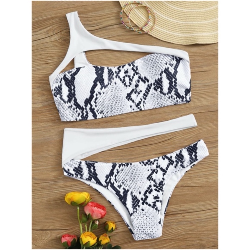 SLAY AWAY Snakeskin Print Cut out Bikini - Picture 2 of 3